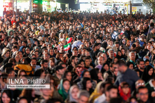 رونمایی از مجسمه «زانو زنندگان برابر ایران»