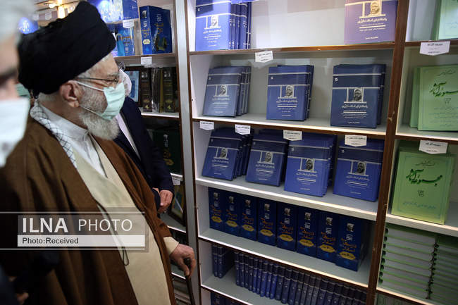 بازدید رهبر انقلاب از نمایشگاه کتاب تهران