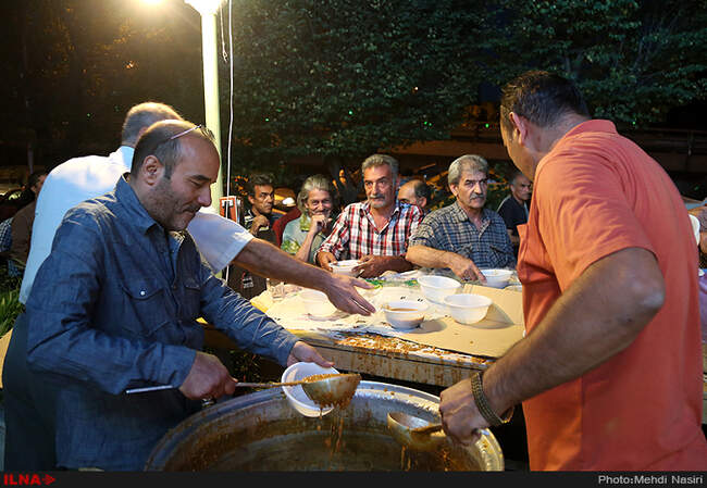 سفره های افطاری در خیابانهای تهران