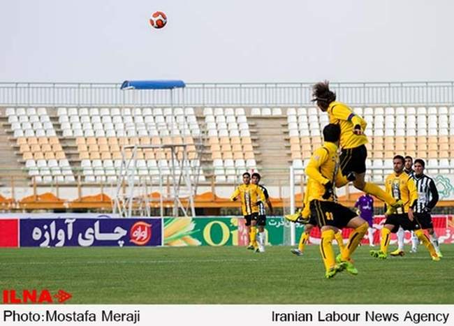 بازی صبای قم و سپاهان اصفهان در ورزشگاه یادگار امام شهر قم