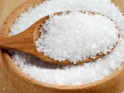 ۵ خاصیت مفید نمک دریا روی پوست و مو