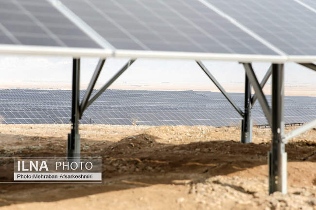 بازدید اصحاب رسانه از نیروگاه خورشیدی