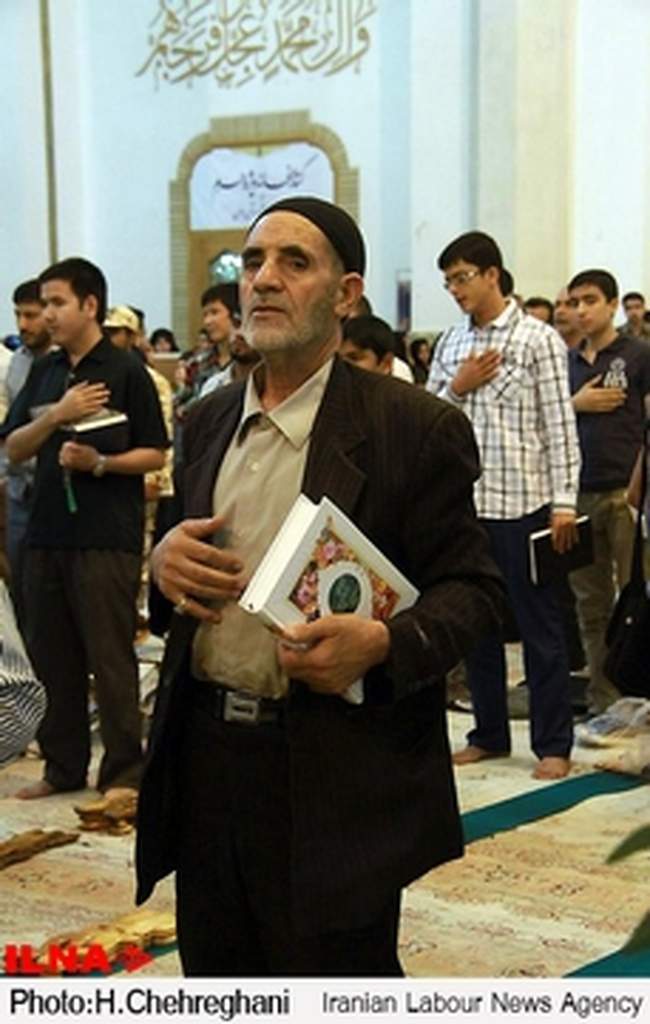 جزء خوانی قرآن کریم با حضورمردم قم در حرم حضرت فاطمه معصومه(س)