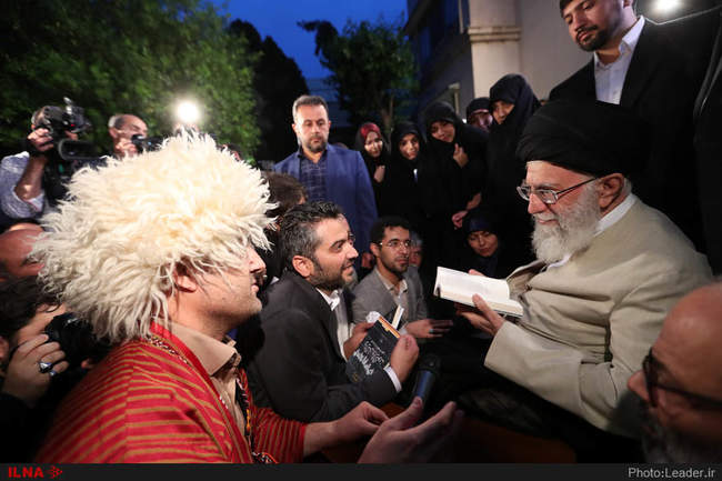 دیدار جمعی از شاعران و استادان زبان و ادب پارسی با رهبر معظم انقلاب ا�