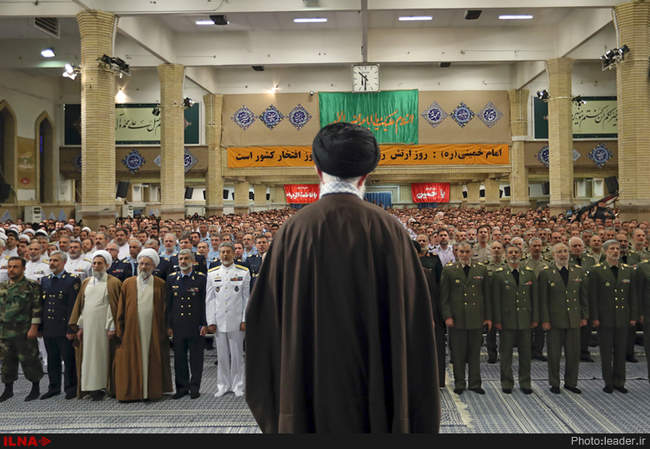 دیدار جمعی از فرماندهان و کارکنان ارتش با رهبرمعظم انقلاب اسلامی
