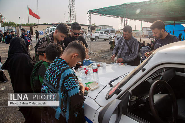 عبور زائران اربعین حسینی از مرز شلمچه
