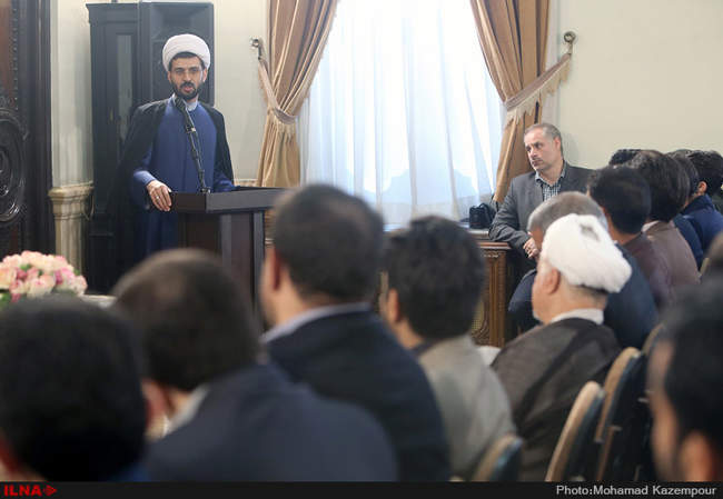 دیدار اعضای تشکل‌های دانشجویی دانشگاه آزاد اسلامی با آیت‌الله هاشم