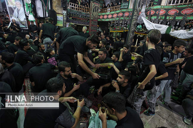 آیین عزاداری شب عاشورا در حسینیه تاریخی تکیه شش ناو تفرش