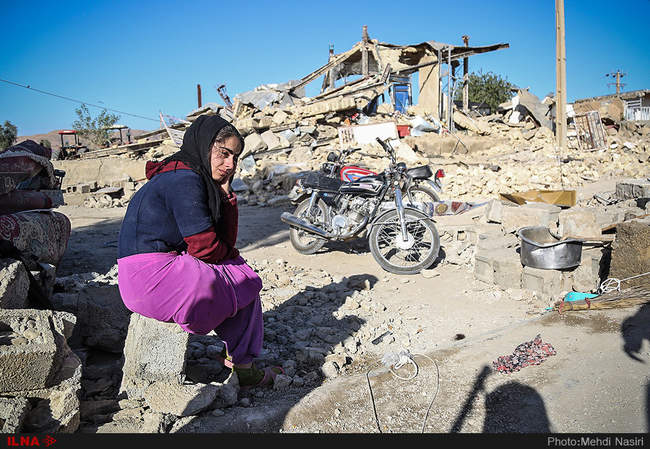 رنج مادران و زنان داغدار روستاهای زلزله‌زده کرمانشاه به روایت تصویر