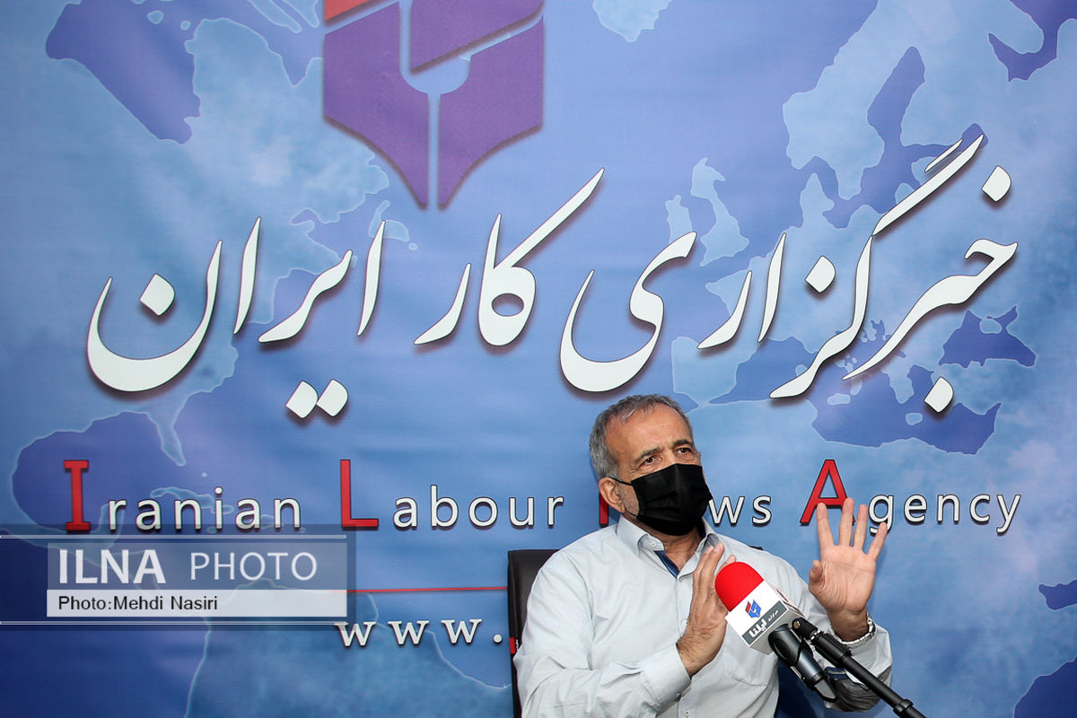 بدون گفت‌وگو‌های برجامی و FATF ، رسیدن به توسعه سخت است/ اعضای تیم اقتصادی دولت برنامه واحد نداشته باشند، آب‌شان در یک جوی نمی‌رود