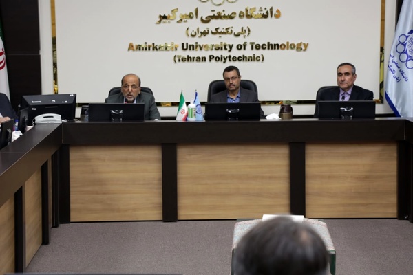 پارک‌های علم و فناوری به سمت ایجاد پردیس مشترک بروند/ تسهیلات برای استخدام  ۳۰۰ نیرو در پارک‌ها


