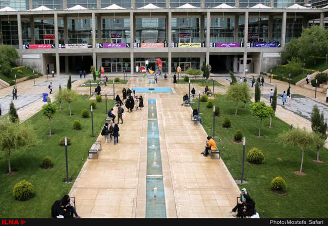 حضور  سید رضا صالحی امیری وزیر فرهنگ و ارشاد در سی‌‌اُمین نمایشگاه ب