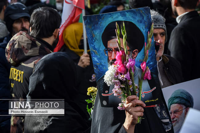 تشییع پیکر ۱۰۰ شهید مردمی و مدافع امنیت در تهران