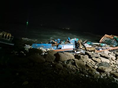 طوفان به ۱۲ فروند لنج در اسکله پُزم کنارک خسارت وارد کرد 
