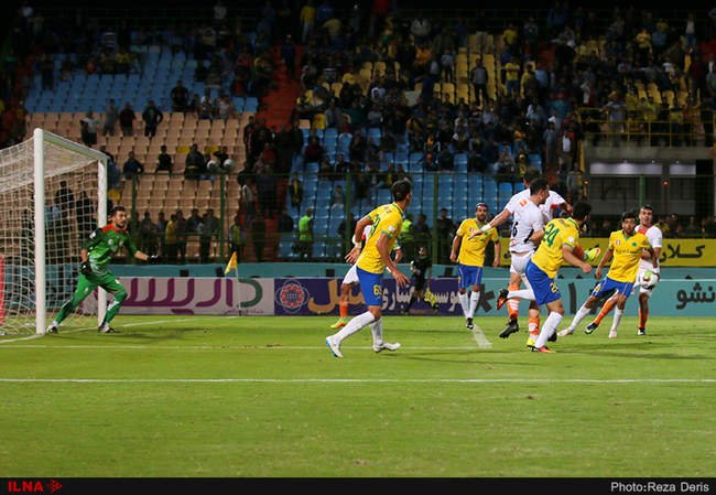 دیدار تیم های صنعت نفت آبادان و سایپا  