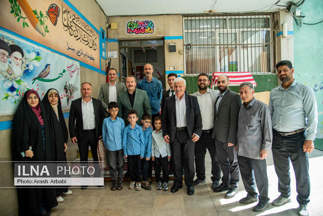 بازدید رییس کنفدراسیون اتحادیه کارمندان بخش عمومی ترکیه از دبستان ا�