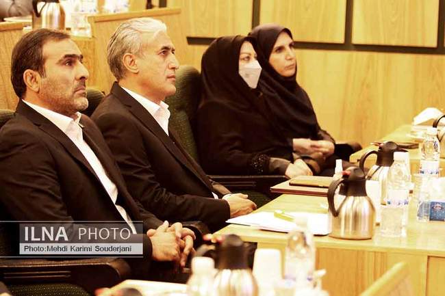 نشست خبری مدیر عامل شرکت پالایش نفت اصفهان 