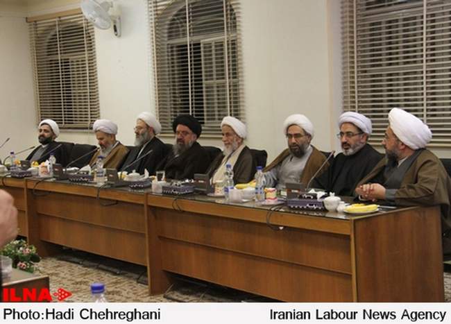 دیدار اعضای جامعه مدرسین حوزه علمیه قم با وزیر امور خارجه