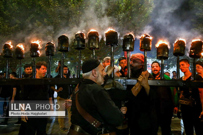 آیین مشعل گردانی دسته نجفی های مقیم قم