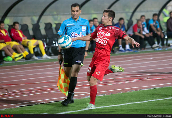 مسابقه فوتبال بین دوتیم پرسپولیس تهران و نفت تهران
