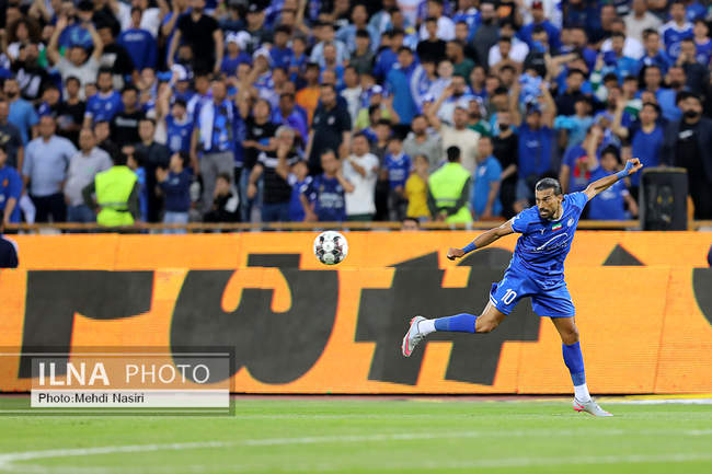 گزارش تصویری از دیدار تیمهای فوتبال استقلال و پیکان