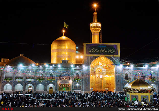 حرم مطهر رضوی در شب میلاد امام رضا (ع)