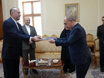تقدیم استوارنامه سفیر جدید بوسنی در ایران به وزیر امور خارجه