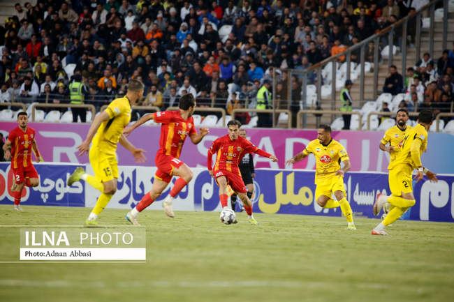 دیدار تیم فجرشهیدسپاسی شیراز و فولاد خوزستان