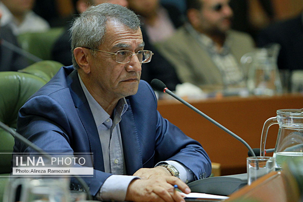 انتقاد حقانی از ثبت سفارش موتورسیکلت‌های کاربراتوری/وزرای کشور و صنعت به مصوبات پایبند باشند