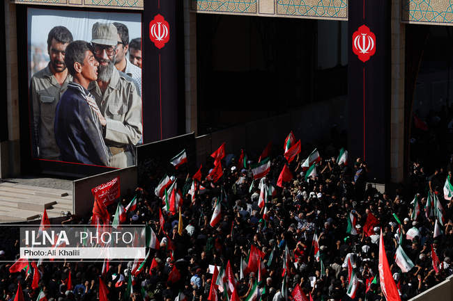 اقامه نماز بر پیکر رهبر شهید انقلاب در مصلای تهران / 7