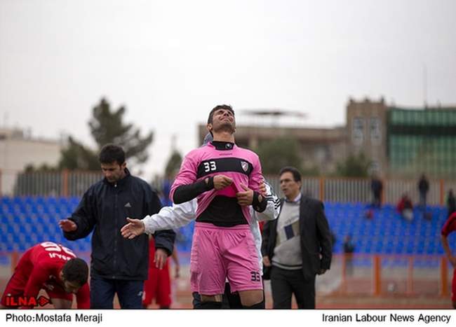 بازی فوتبال صبای قم و نساجی مازندران در مرحله نهایی لیگ دست اول امید