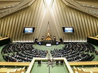 پاک‌نژاد وزیر پزشکیان باشد نه گوش به فرمان افراد دیگری