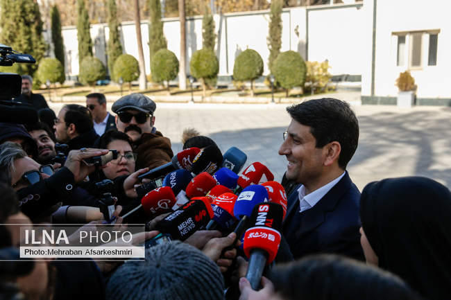 اعضای هیأت دولت در جمع خبرنگاران