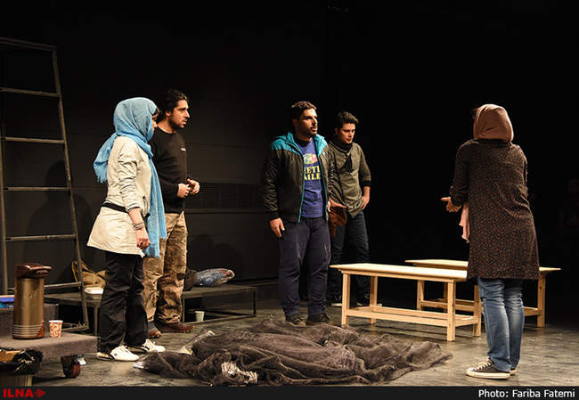 نمایش بهمن در تالار سایه شهر به روی صحنه رفت
