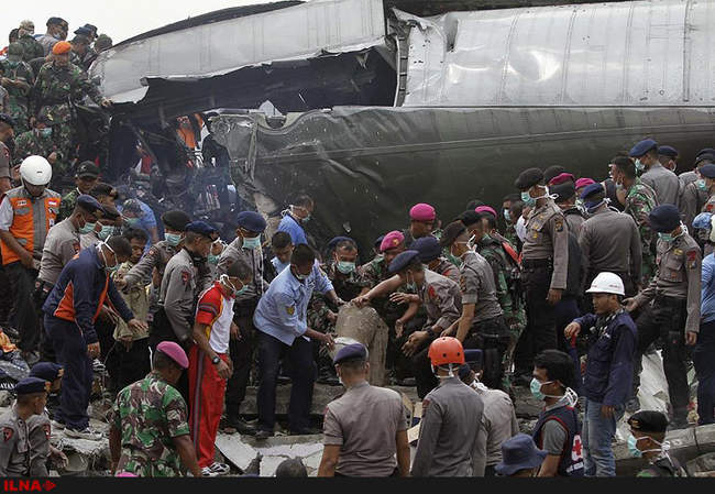 سقوط هواپیمای C130 با 101 مسافر در اندوزی