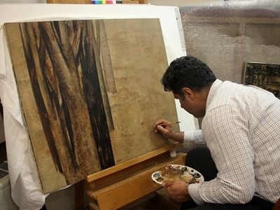 آثاری از سهراب سپهری و پنری ویلیامز در دست مرمت/ مرمت ۱۴ تابلوی نقاشی موزه بانک تجارت