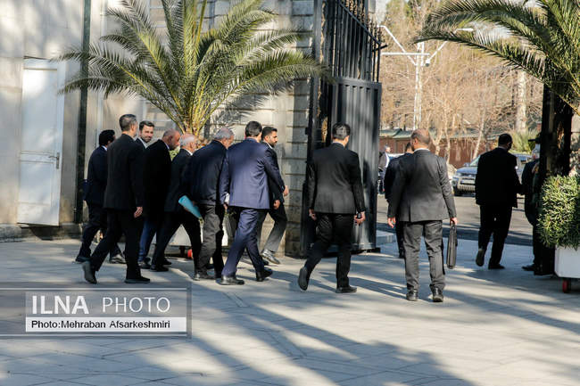 اعضای هیأت دولت در جمع خبرنگاران