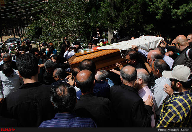 مراسم خاکسپاری پیکر عباس کیارستمی در لواسان