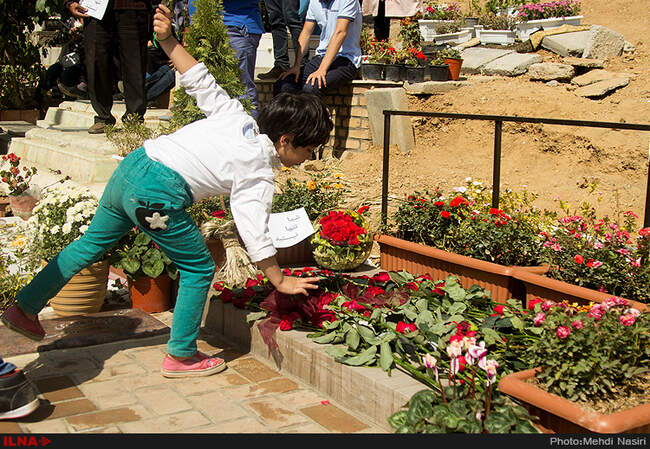 گردهمایی سینماگران بر مزار عباس کیارستمی