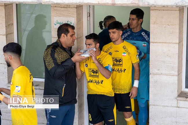 حاشیه دیدار تیم‌های فوتبال شمس آذر قزوین با سپاهان اصفهان