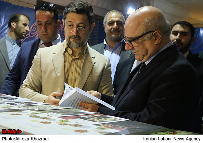 بازدید وزیر فرهنگ عراق از بیست و هشتمین نمایشگاه کتاب