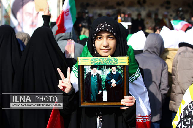 حضور حماسی مردم سنندج در راهپیمایی ۲۲بهمن 