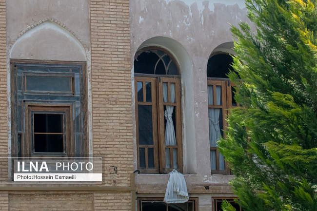 بازدید خبرنگاران از آثار بمباران هوایی در حریم تاریخی اصفهان