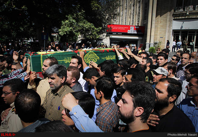تشییع پیکردوتن از شهدای مدافع حرم در بازار تهران