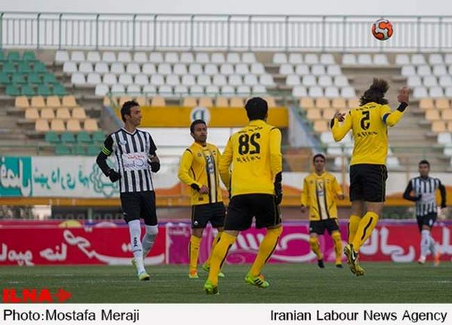 بازی صبای قم و سپاهان اصفهان در ورزشگاه یادگار امام شهر قم