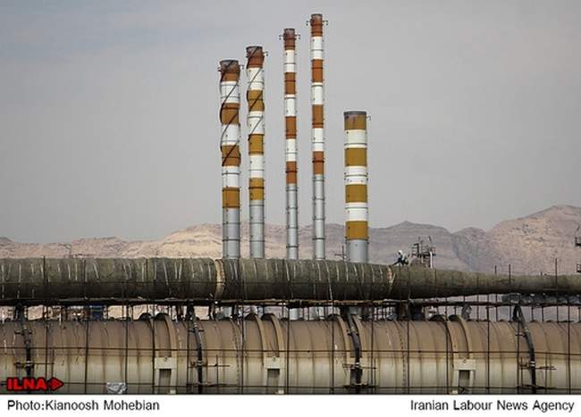 بازدید خبرنگاران از طرح افزایش تولید بنزین در پالایشگاه بندرعباس