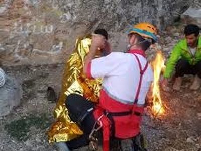 امدادگران چهار محال و بختیاری ناجی جوان ۲۱ ساله گرفتار در غاربیدکل شدند