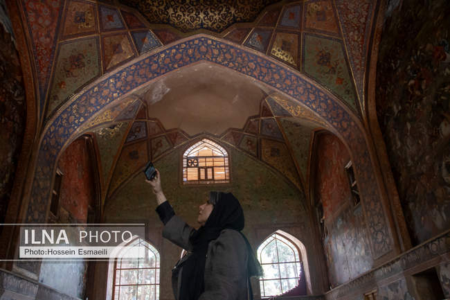 بازدید خبرنگاران از آثار بمباران هوایی در حریم تاریخی اصفهان