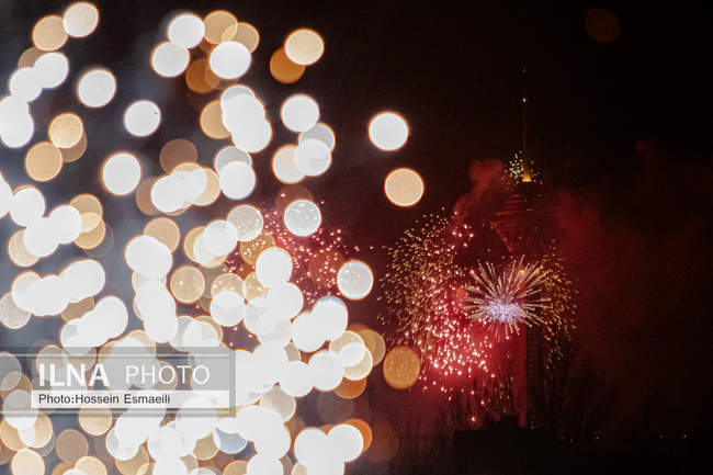 نور افشانی در شب سالگرد انقلاب