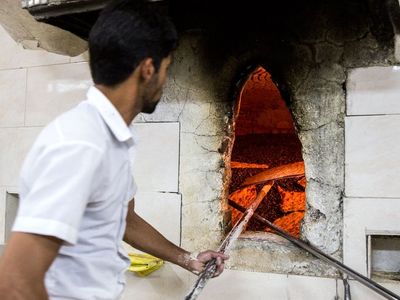 کارگران خباز سال ۱۴۰۰ را چگونه گذراندند؟ / دستمزد تعیین شده در شورای عالی کار به خبازها تعلق نگرفت